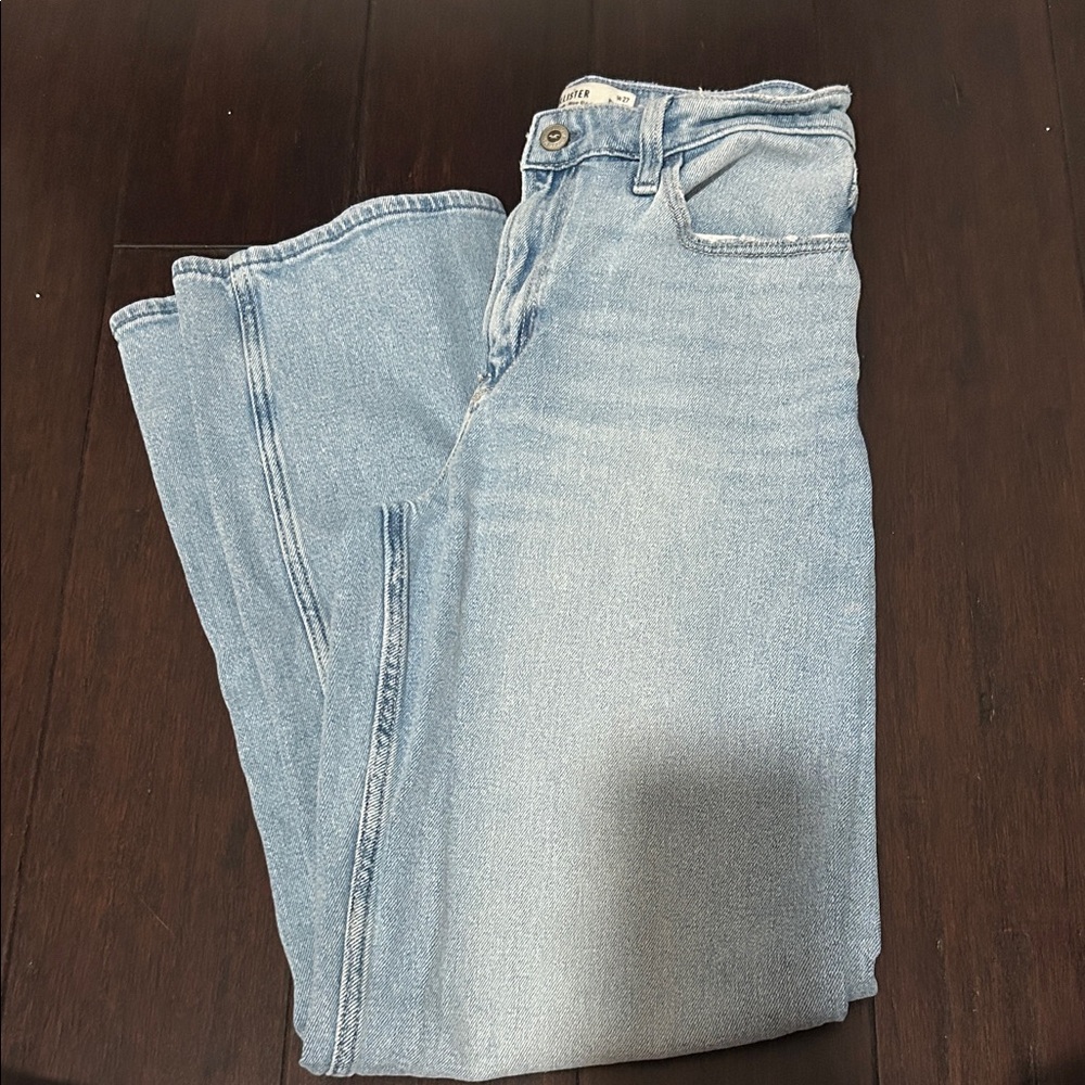 Hollister women’s dad Jean